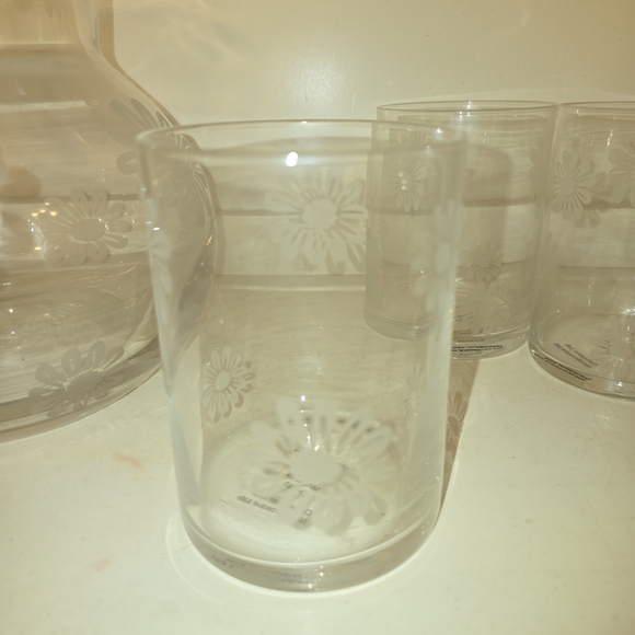 ⭐️40% Off⭐️ Vintage White Barn Etched Daisy Clear Glass Pitcher & Glasses Set - Picture 3 of 5